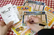 Un Réunionnais gagne 1 million d'euros grâce à un ticket caché dans sa coque