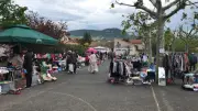 Vide-grenier de l'APEL sur les quais du Tarn à Millau