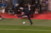 Zidane célèbre en folie le but d'Olise face à la Belgique