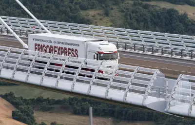 Ardennes : un poids lourd endommage le pont d'Attigny