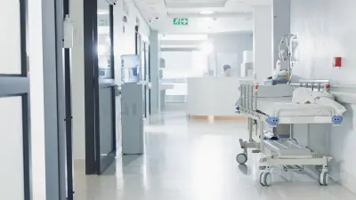 Cancer du sein : une frontalière doit rembourser 8 000 € à son employeur