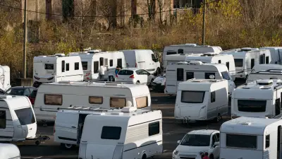 Caravanes à Manage : le propriétaire impuissant face à l'occupation