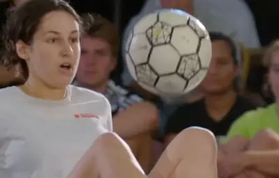 Football freestyle : la Rochelaise Lucie Quinton double championne du monde