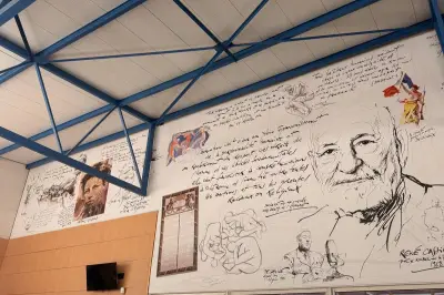 Fresque d'Ernest Pignon-Ernest inaugurée 17 ans après au collège