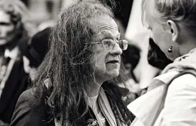 Hélène Hazera, figure trans et voix de la chanson, s'éteint