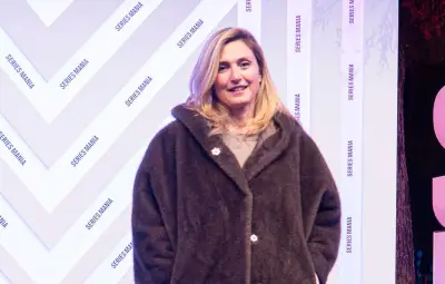 Julie Gayet dévastée après la mort de Delphine Paul, cofondatrice de Sœurs Jumelles