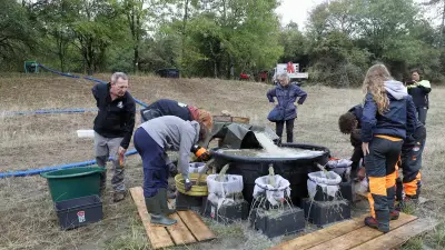 Larzac : réhabilitation des lavognes, oasis menacées par le climat