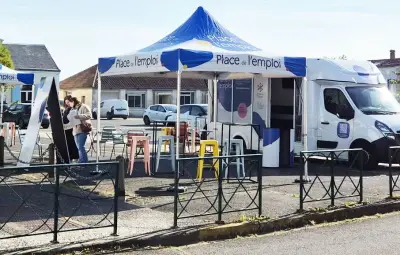 Le Truck de l'Emploi de France Travail fait escale à Mirande