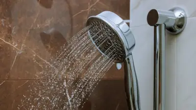 Mort par électrocution sous la douche à Antequera : une enquête ouverte