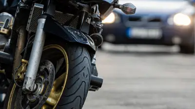 Motard de 22 ans décède dans un choc contre un poteau dans les Alpes