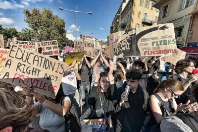À Nice, les pancartes percutantes de la Gen Z en manifestation
