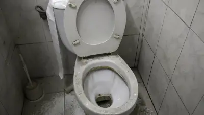Nice : un seul WC pour 600 collégiens après des dégradations