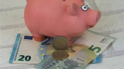 Épargne : les candidats de 2027 s'affrontent sur les retraites