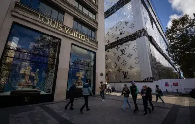 Paris confie à Louis Vuitton la rénovation de deux rues, débat au Conseil