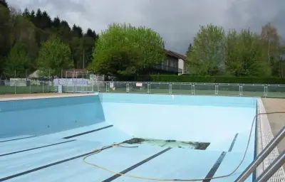 Piscine de Belley : bassin trop court de 3 cm, compétitions interdites