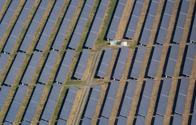 Première centrale solaire flottante dans l'Ain à Lescheroux