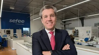 Sefee, leader des faisceaux électriques, déploie ses ailes depuis l'Aveyron