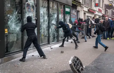 Violences à Paris : 433 majeurs en garde à vue sur 557, selon le parquet