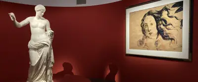 Vénus d'Arles au musée de l'Arles antique, face à Warhol