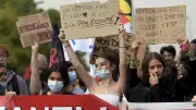 Blocus lycéens : le sociologue Bertrand Vidal analyse la colère d'une génération