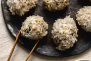 Boulettes de porc au riz gluant : la recette simple de Déborah Dupont-Daguet