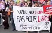 Budget : l'éducation et la défense, un duel qui fâche les jeunes