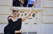 Céline Dion fait rire 30.000 fans avec un sketch improvisé