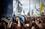 Glastonbury 2027 : billets épuisés en 45 minutes