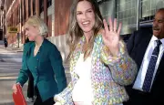 Hilary Swank attend son troisième enfant à 52 ans