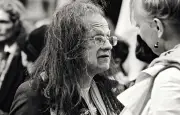 Hélène Hazera, figure trans et voix de la chanson, s'éteint