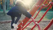 Irlande : un village interdit le smartphone aux moins de 12 ans