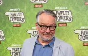 Jack Lowden jugé pas convaincant pour James Bond par Charlie Higson