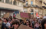 Jeunesse en France : une vie plus difficile qu'avant ?