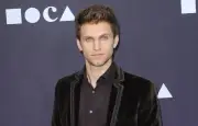 Keegan Allen rassure après son agression à West Hollywood