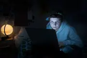 Le 3018 alerte sur l’explosion des violences en ligne contre les mineurs