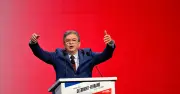 Mélenchon au Zénith d'Auvergne : un slogan contesté sur l'université