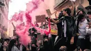 Mobilisation lycéenne : 266 000 dans la rue, l'exécutif en crise