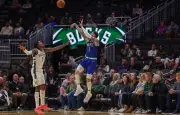 NBA : LaMelo Ball s'offre un moonwalk à cinq pas, les arbitres ferment les yeux