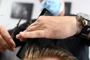 Nice : un coiffeur condamné pour huit coups de ciseaux sur un client