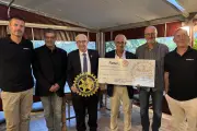 Rotary club et Point P offrent 6.000 euros à un menuisier sinistré
