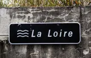 Sécheresse : la Loire révèle pont, épaves et ruines