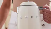 SMEG KLF05 : la bouilloire design en promo sur Amazon