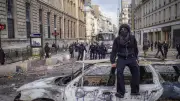 Violences du 17 octobre : 2 400 interpellations, 600 blessés, polémique sur le maintien de l'ordre